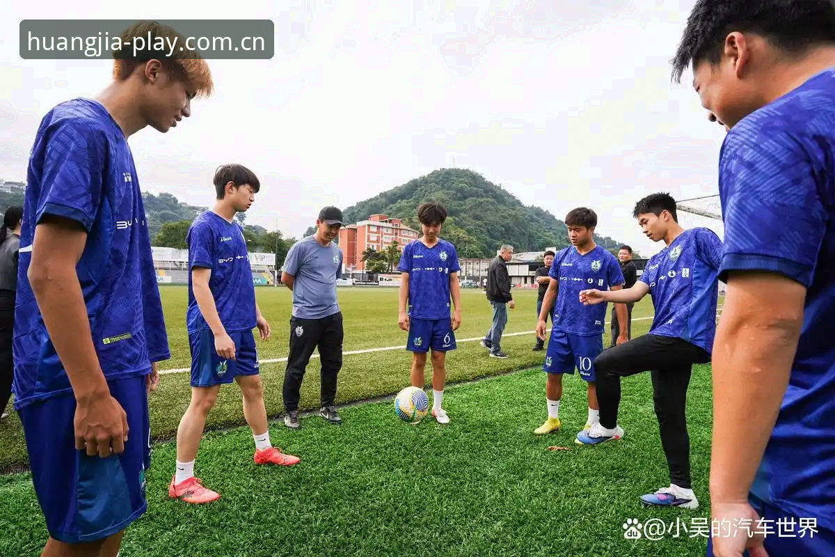 从世界杯看台到多元表达：一张照片里的足球文化观察指南